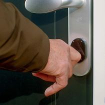 Shelly Plug Play LOQED Touch Smart Lock negro Cerradura puerta in